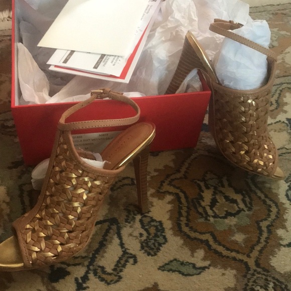 Brand New Coach Mules in Tan and Gold - Picture 7 of 8